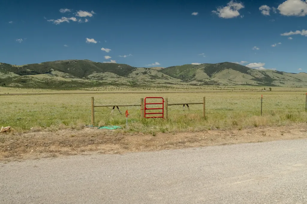 51 Whitehorse Road Townsend MT 59644