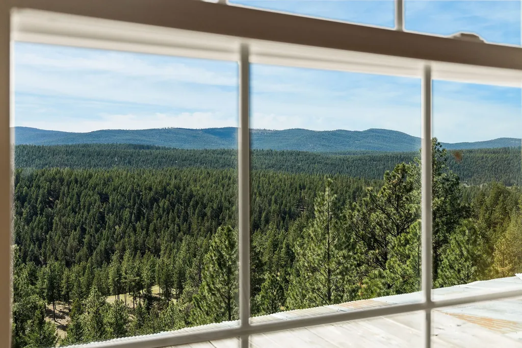 272 Summit Trail Eureka MT 59917