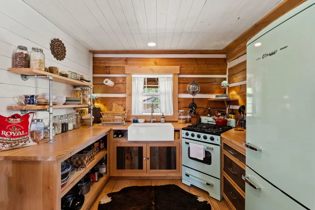 272 Summit Trail Eureka MT 59917