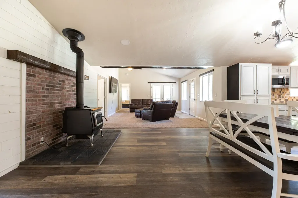 6400 Boondock Lane Clinton MT 59825