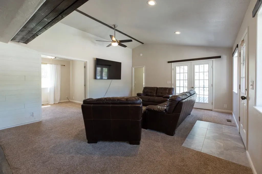 6400 Boondock Lane Clinton MT 59825