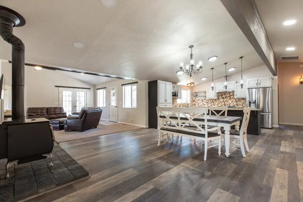 6400 Boondock Lane Clinton MT 59825
