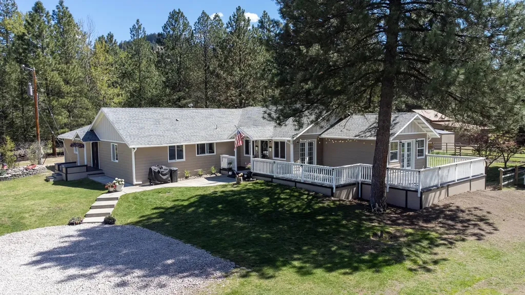 6400 Boondock Lane Clinton MT 59825