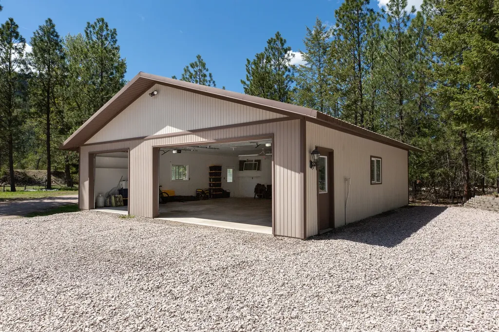 6400 Boondock Lane Clinton MT 59825