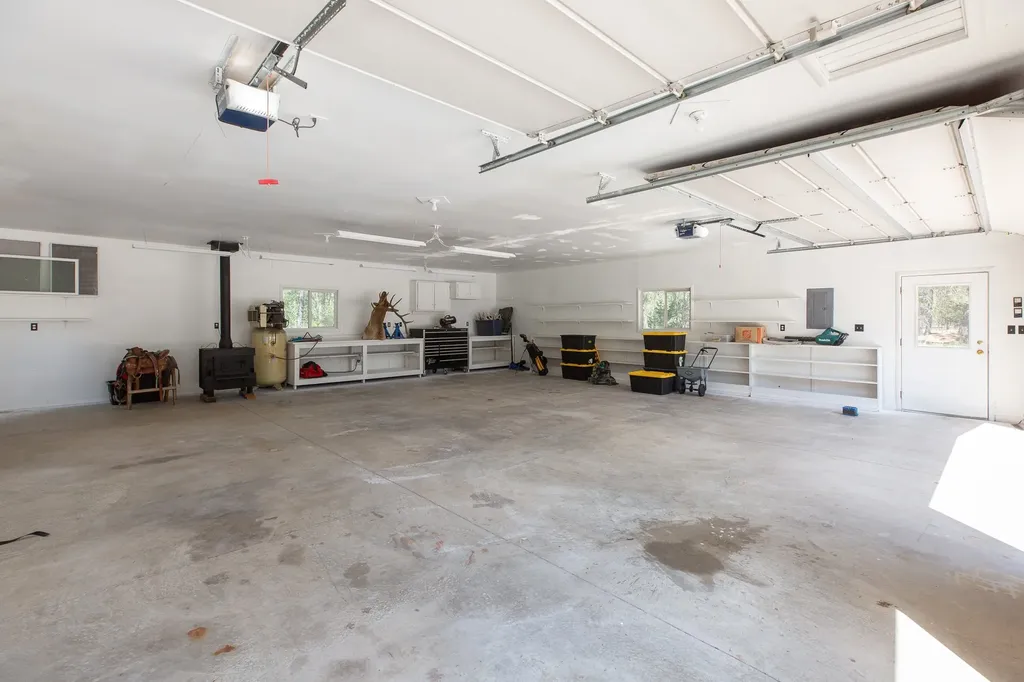 6400 Boondock Lane Clinton MT 59825