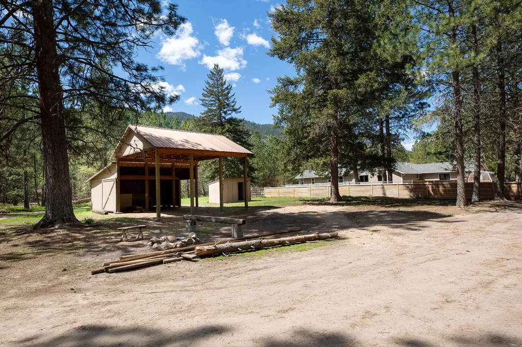 6400 Boondock Lane Clinton MT 59825