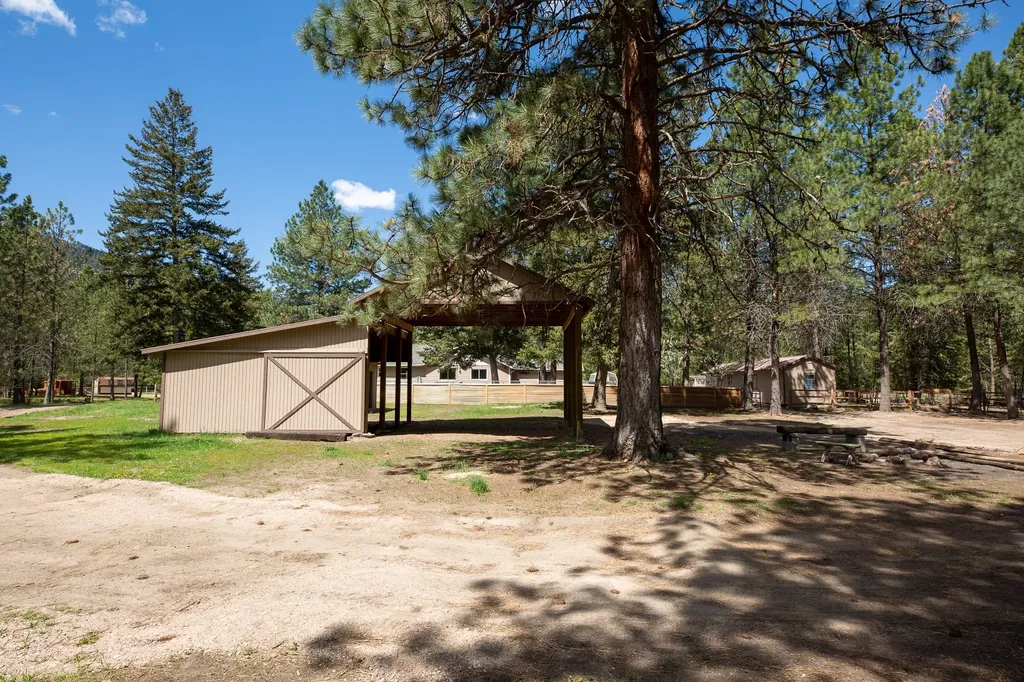 6400 Boondock Lane Clinton MT 59825