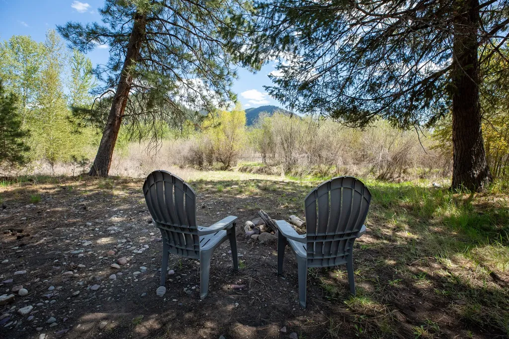 6400 Boondock Lane Clinton MT 59825
