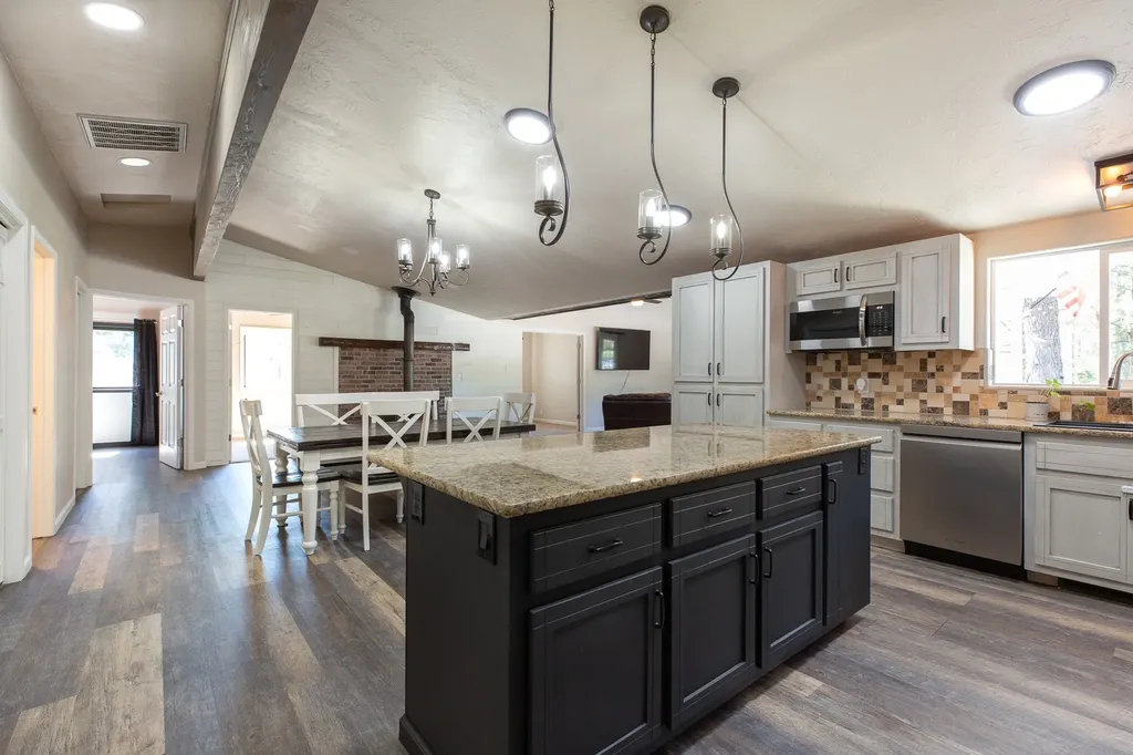 6400 Boondock Lane Clinton MT 59825