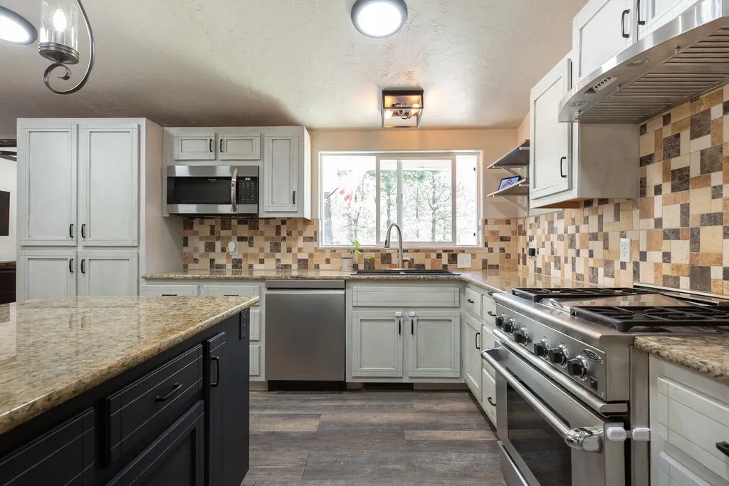 6400 Boondock Lane Clinton MT 59825