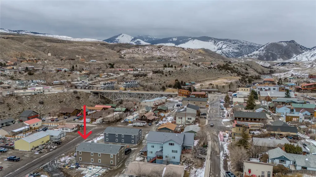 305 Spring Street Gardiner MT 59030