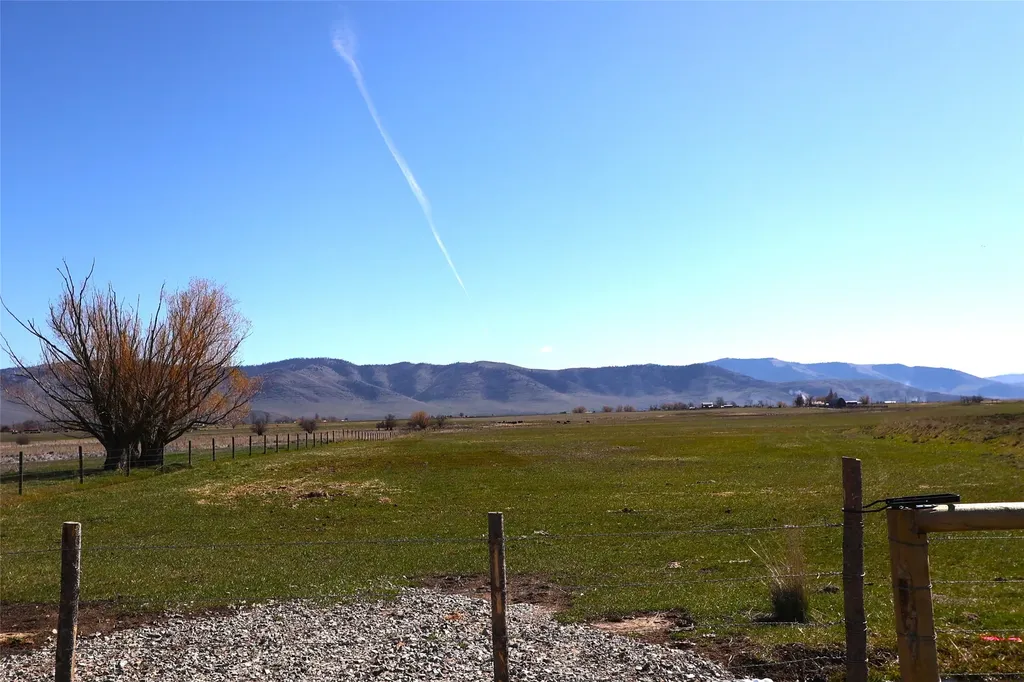 24 Cluzen Road Lonepine MT 59848