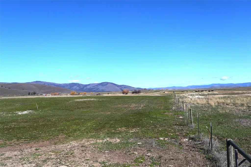 24 Cluzen Road Lonepine MT 59848