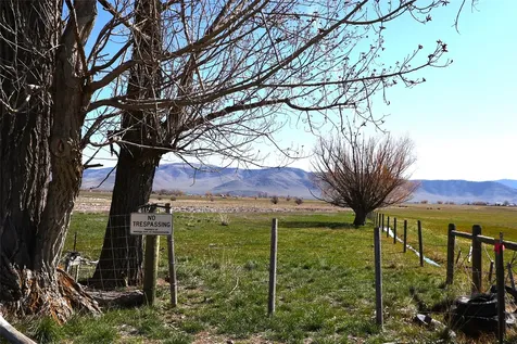 24 Cluzen Road Lonepine MT 59848