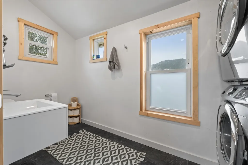 17 Quartz Avenue Basin MT 59631