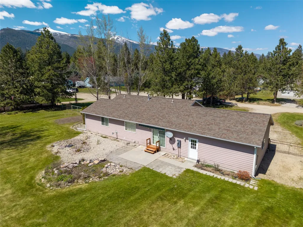 111 Memory Lane Stevensville MT 59870