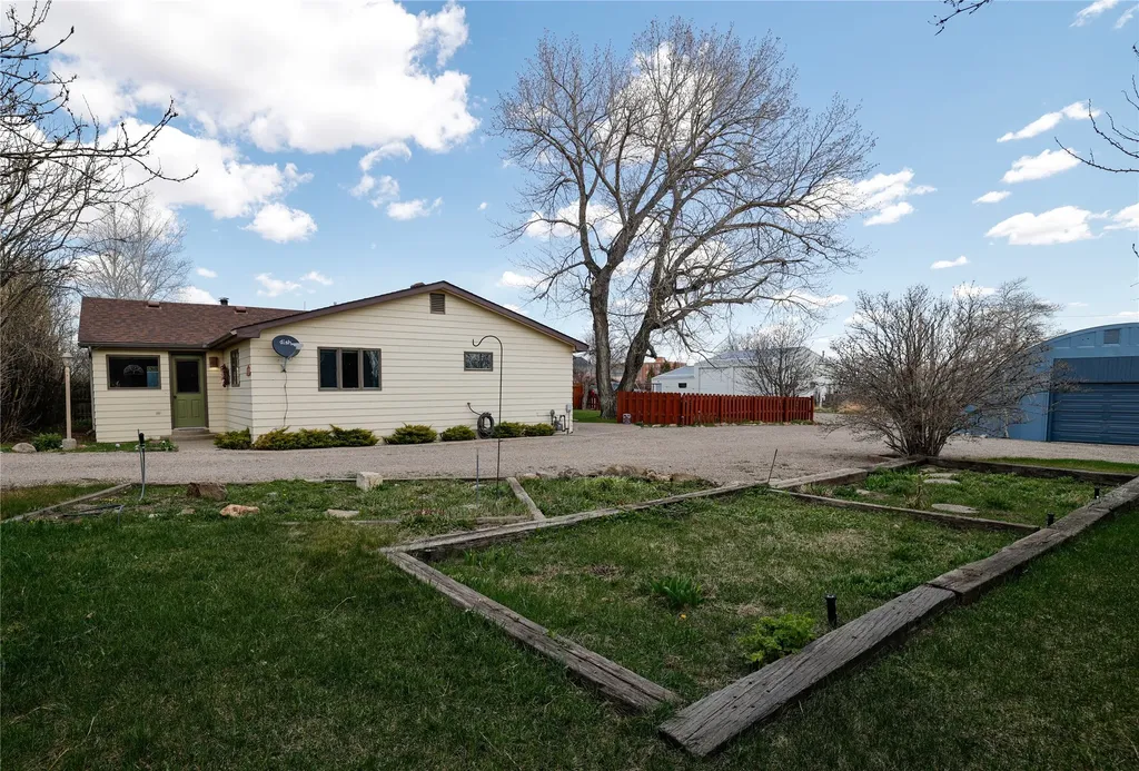 813 S Michigan Street Conrad MT 59425