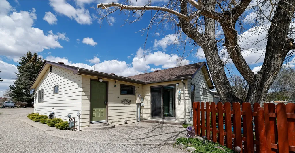 813 S Michigan Street Conrad MT 59425