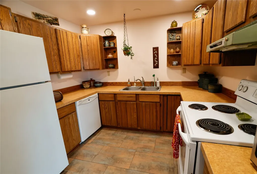 813 S Michigan Street Conrad MT 59425