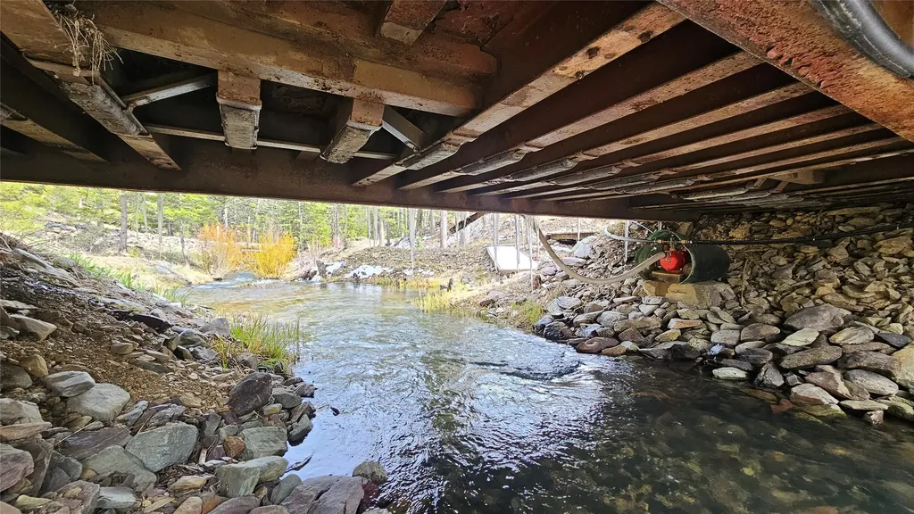 11289 Stemple Pass Road Lincoln MT 59639