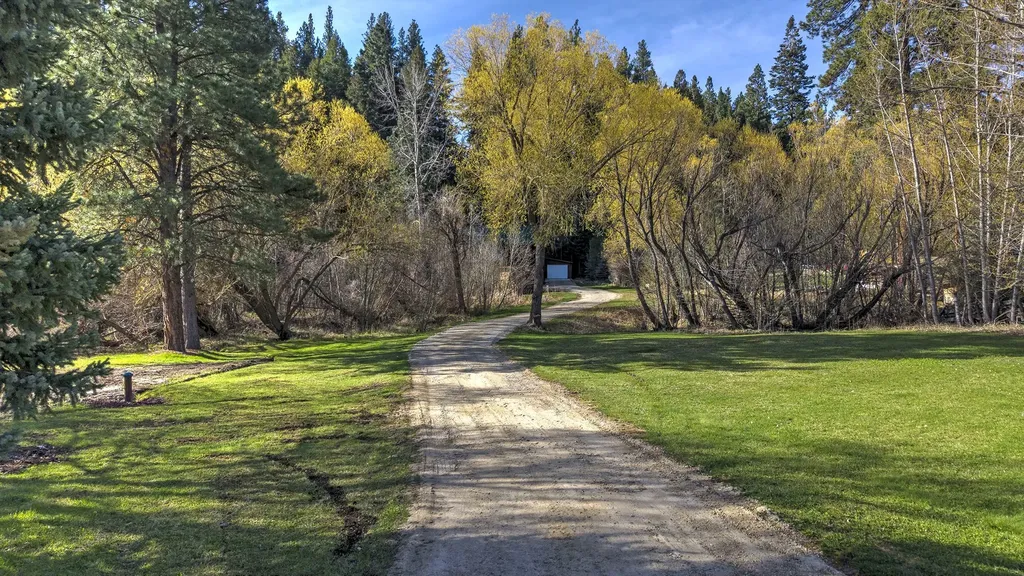 499 Bunkhouse Road Darby MT 59829