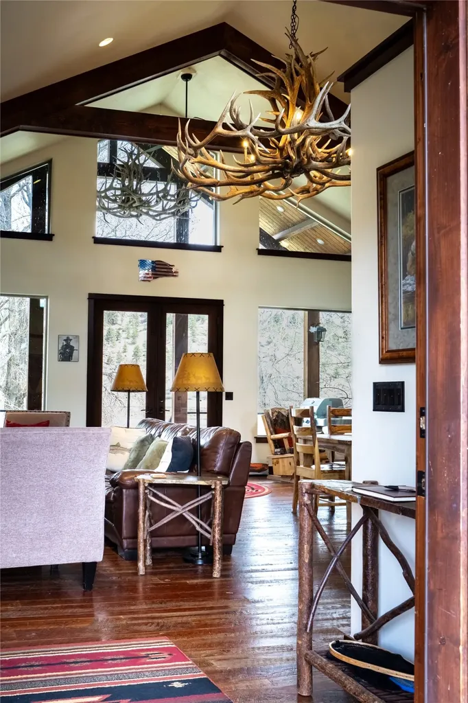 159 Barnes Lane Wolf Creek MT 59648