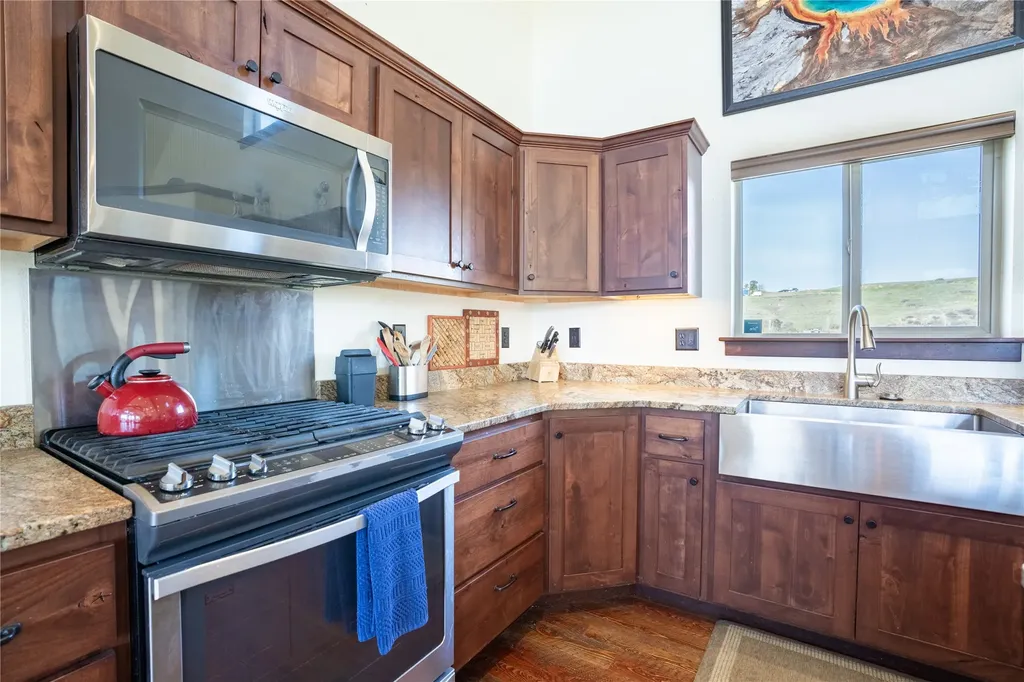 159 Barnes Lane Wolf Creek MT 59648