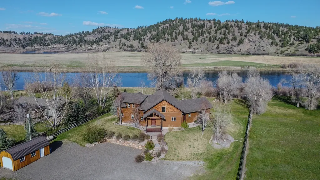 159 Barnes Lane Wolf Creek MT 59648
