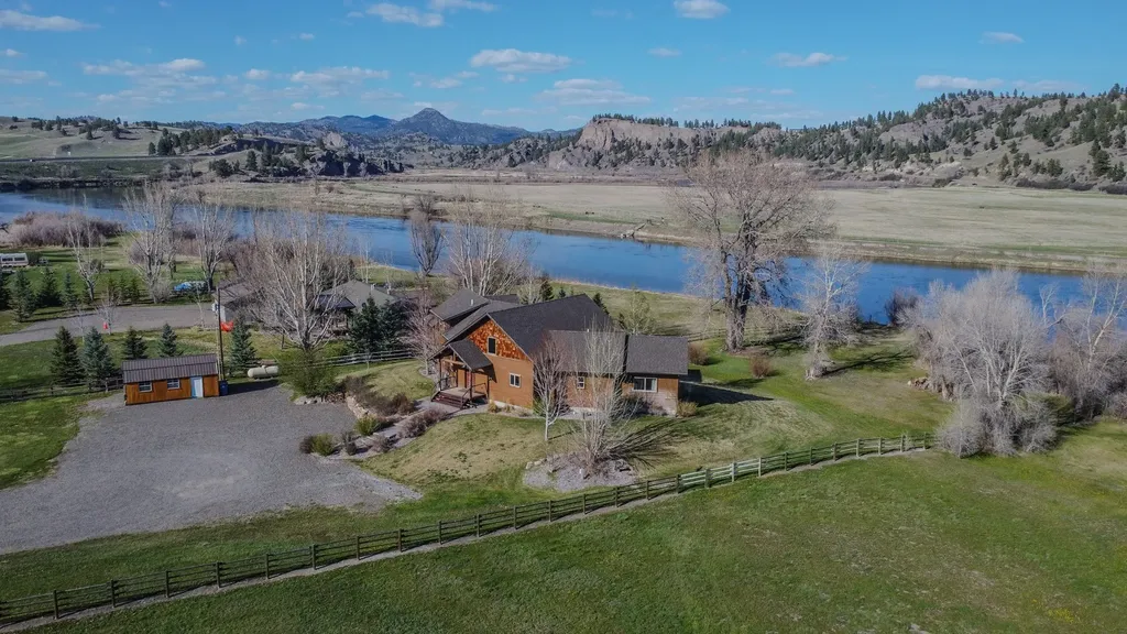 159 Barnes Lane Wolf Creek MT 59648