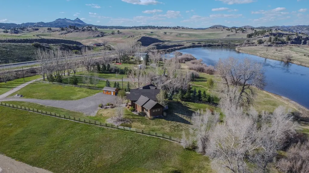 159 Barnes Lane Wolf Creek MT 59648