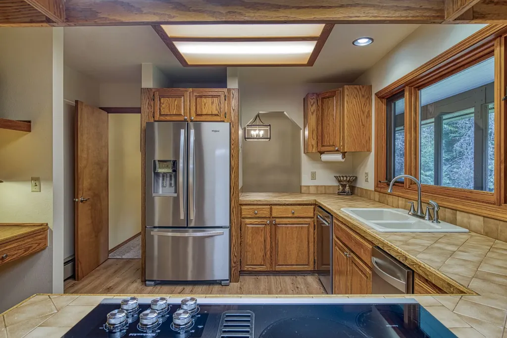 71 Four Corners Road N Heron MT 59844