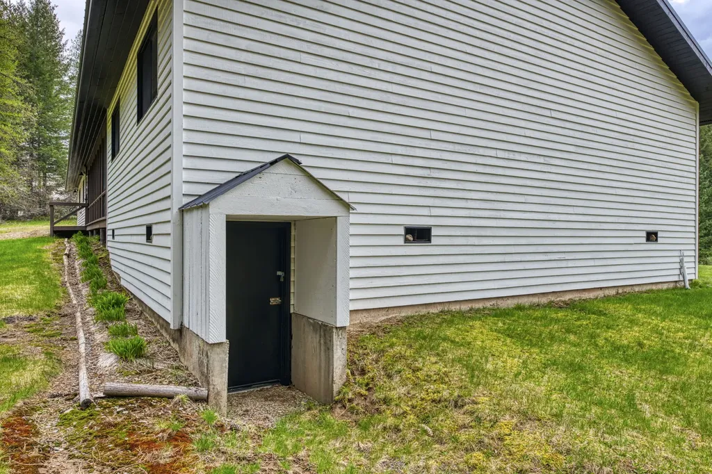 71 Four Corners Road N Heron MT 59844