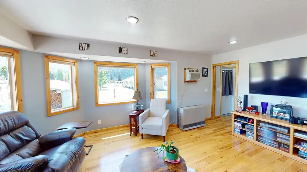 125 Curran Drive Superior MT 59872