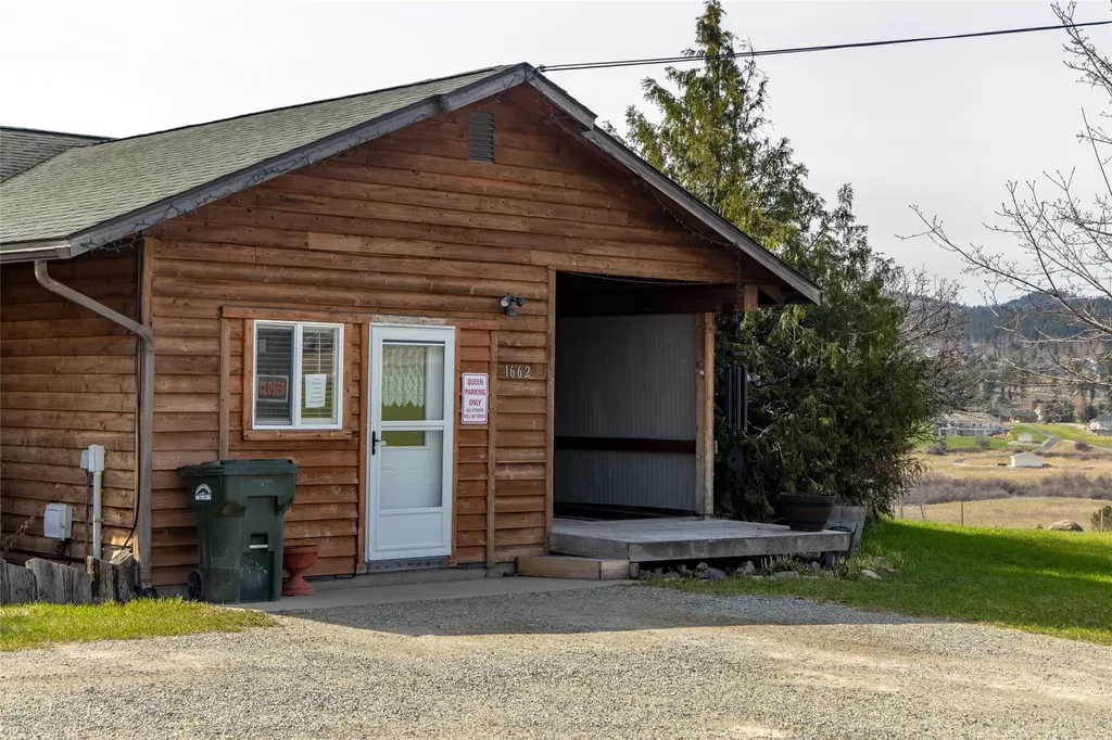 1662 & 1660 Us Hwy 2 W Kalispell MT 59901
