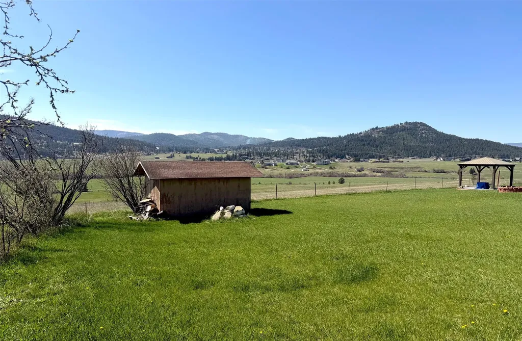 1662 & 1660 Us Hwy 2 W Kalispell MT 59901