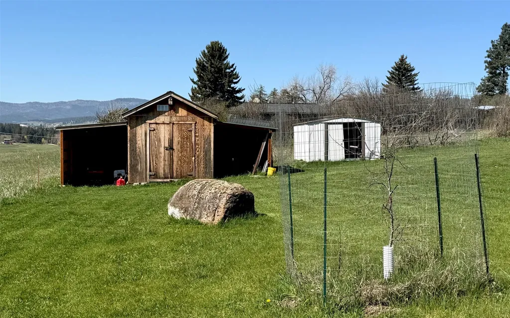 1662 & 1660 Us Hwy 2 W Kalispell MT 59901