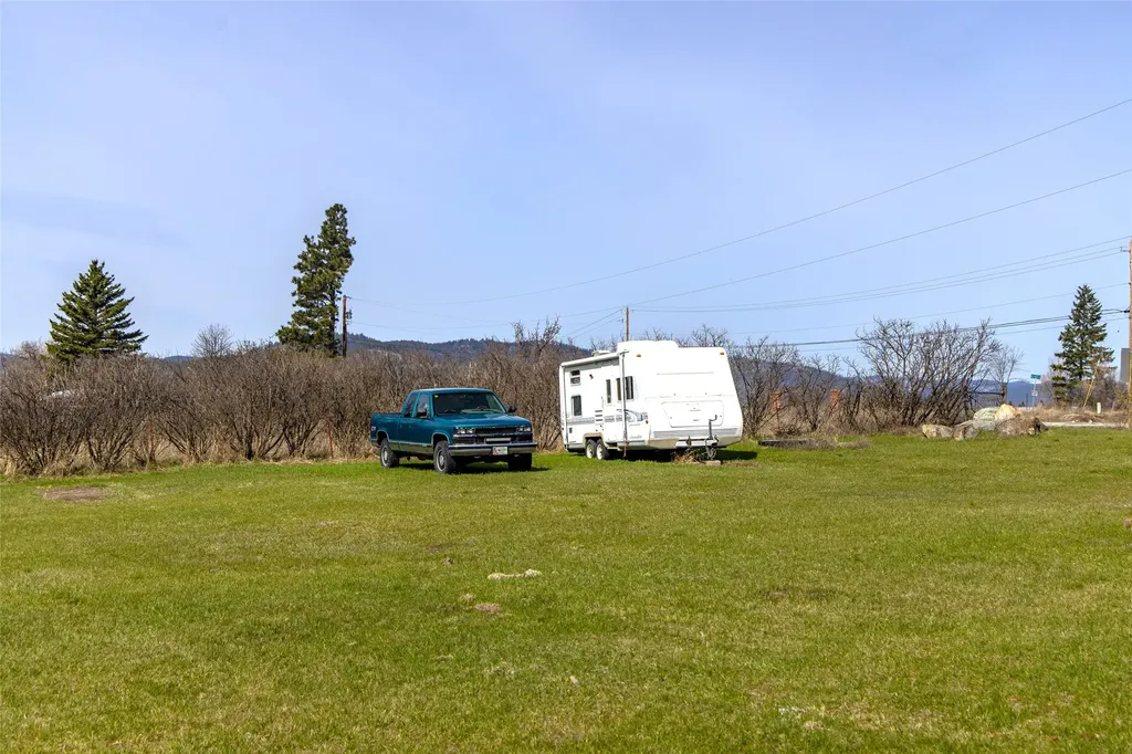 1662 & 1660 Us Hwy 2 W Kalispell MT 59901