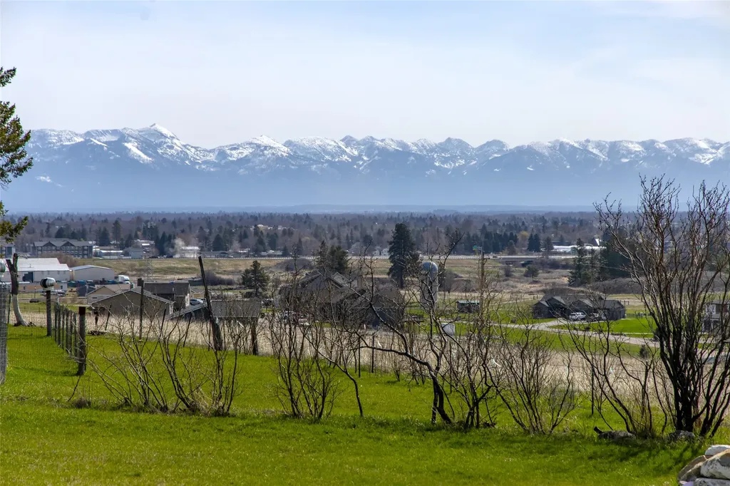 1662 & 1660 Us Hwy 2 W Kalispell MT 59901
