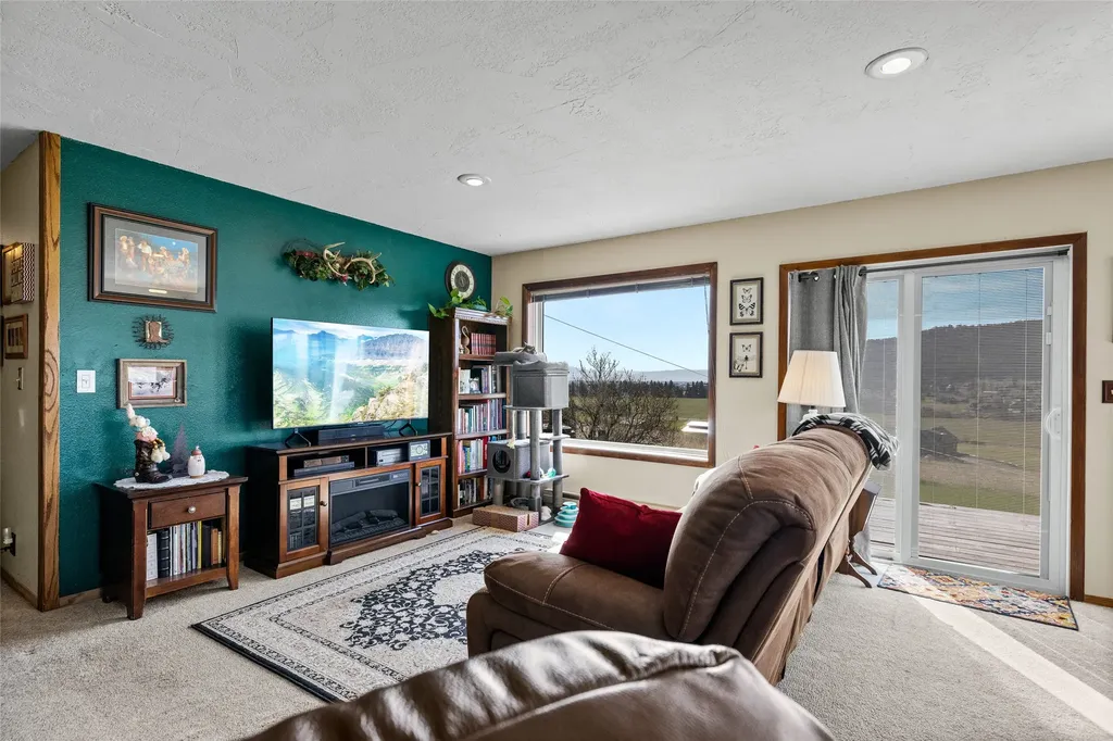 1662 & 1660 Us Hwy 2 W Kalispell MT 59901