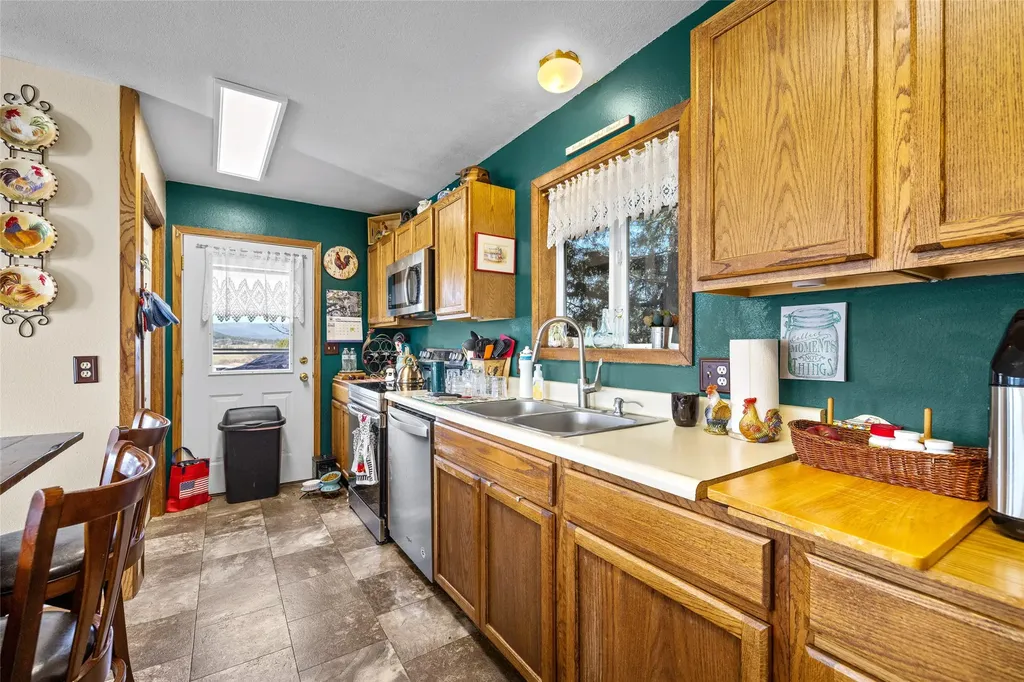1662 & 1660 Us Hwy 2 W Kalispell MT 59901