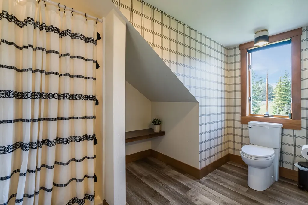 23511 Wild Horse Shores Lane Dayton MT 59914