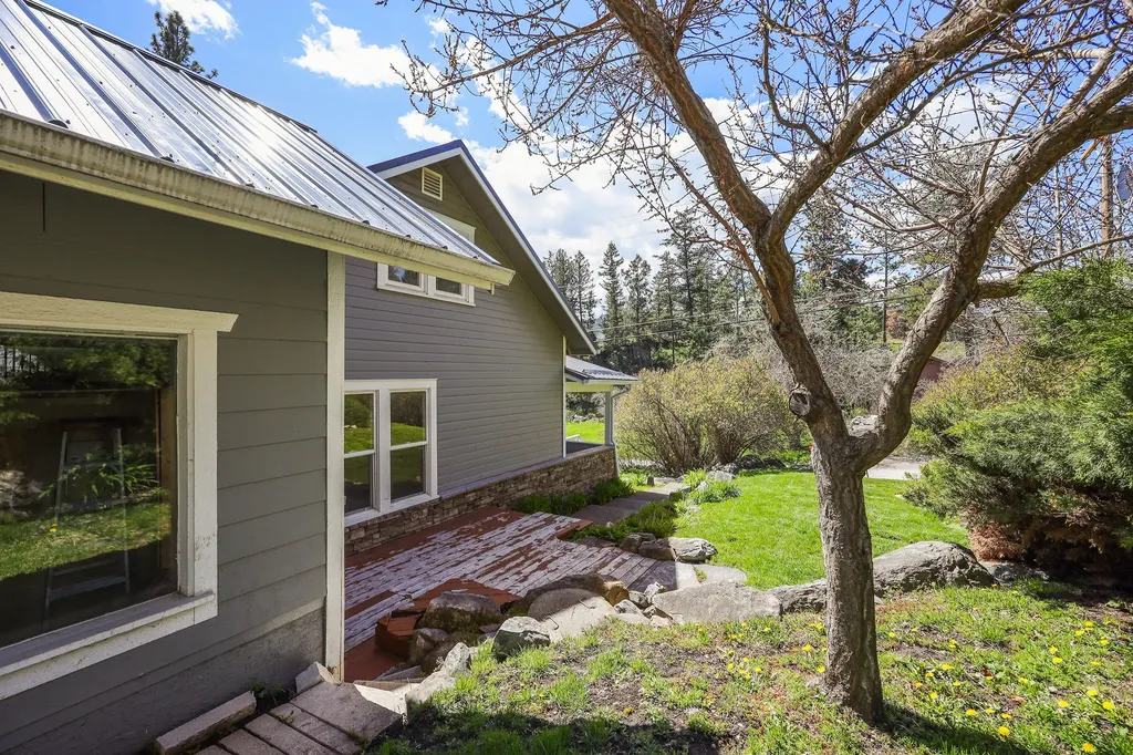 121 & 135 Boon Road Somers MT 59932