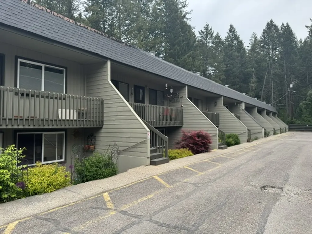 8575 Mt Highway 35 Bigfork MT 59911