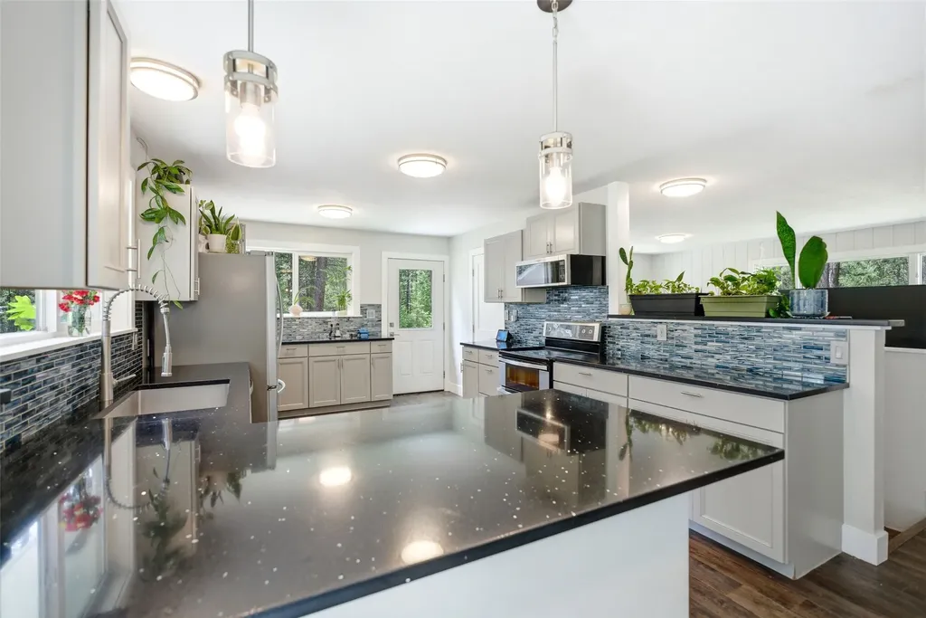 18225 Violet Lane Bonner MT 59823