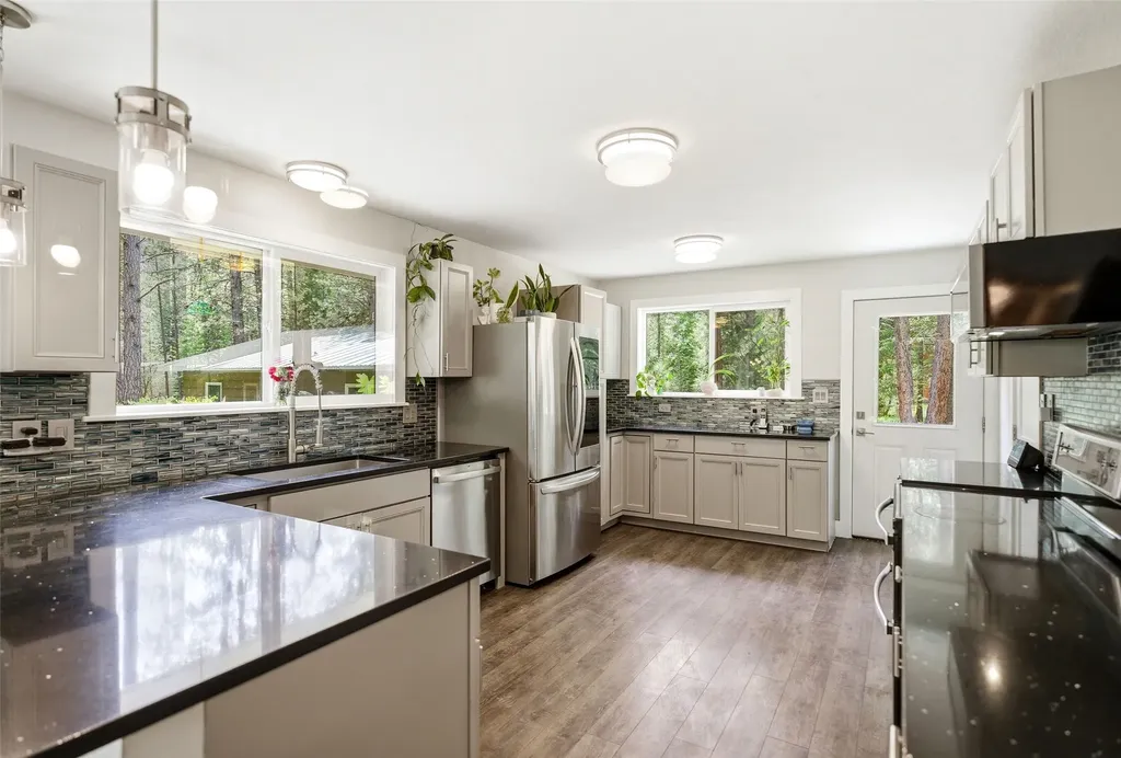 18225 Violet Lane Bonner MT 59823