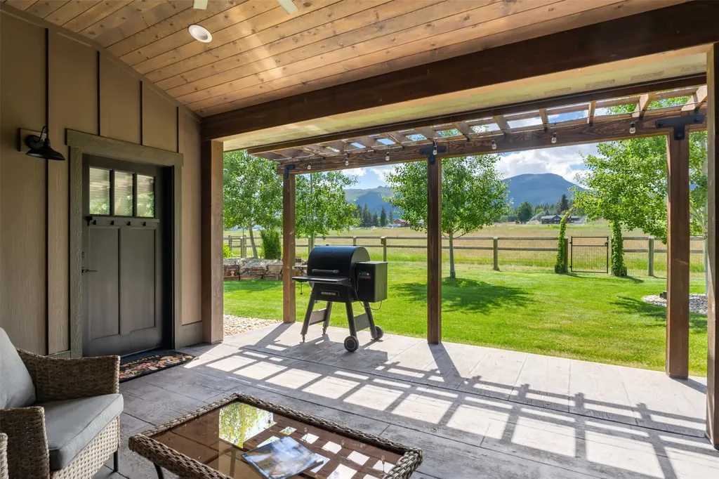 1447 Crowfoot Lane Victor MT 59875
