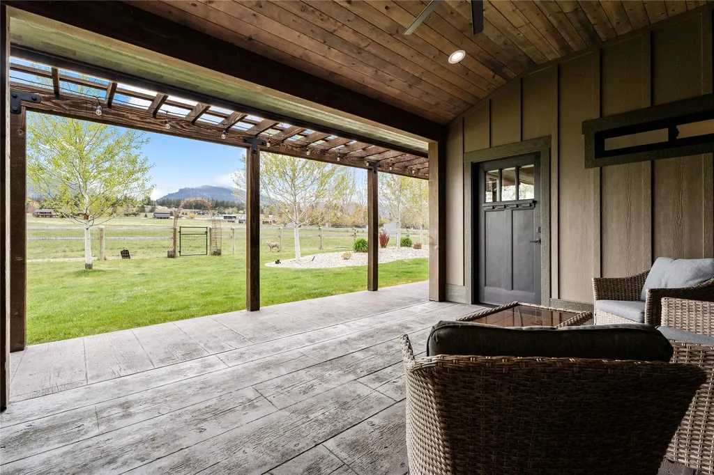 1447 Crowfoot Lane Victor MT 59875