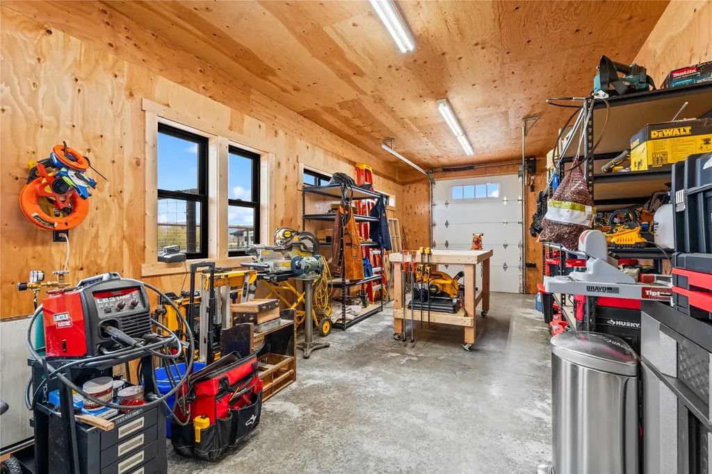 1447 Crowfoot Lane Victor MT 59875