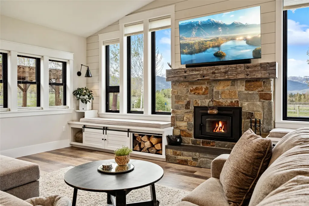 1447 Crowfoot Lane Victor MT 59875
