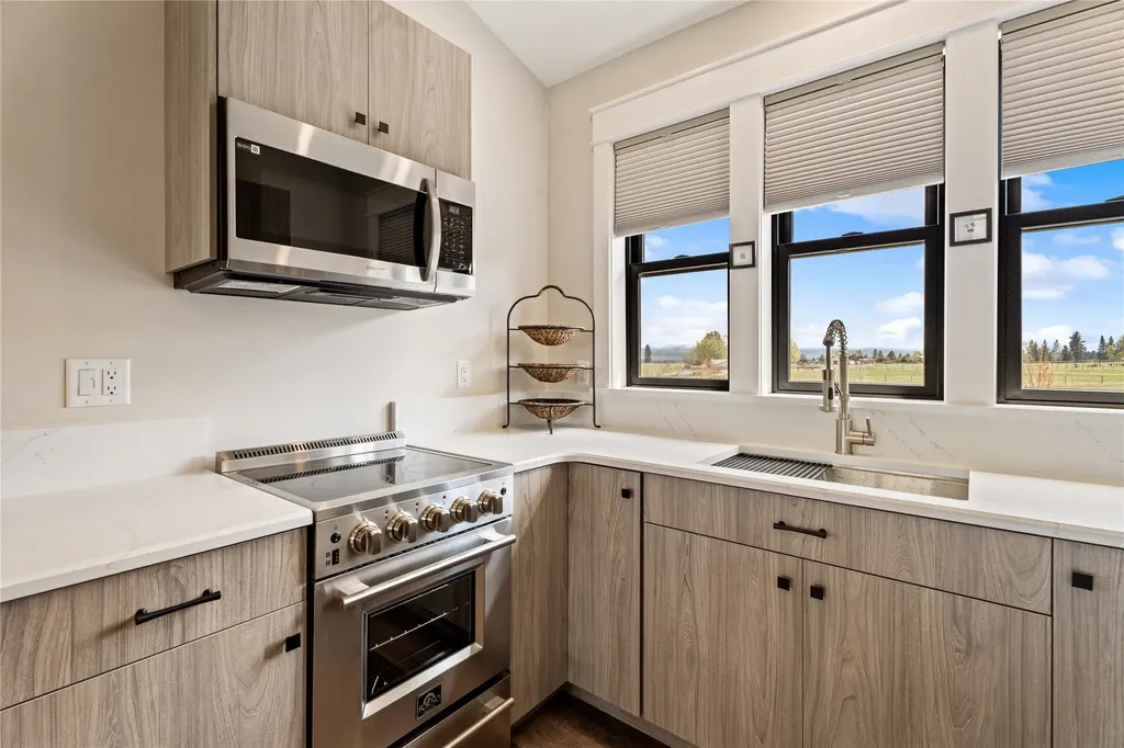 1447 Crowfoot Lane Victor MT 59875